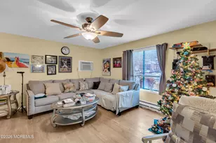 229 Medford Ct, Manalapan Township, NJ 07726 - Photo 8