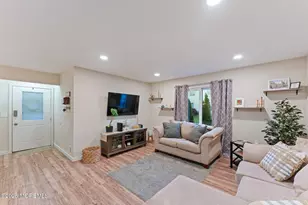 1403 Violet Ln, Jackson, NJ 08527 - Photo 4