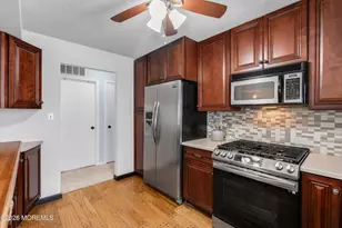 129 Tulip Ln, Freehold, NJ 07728 - Photo 10