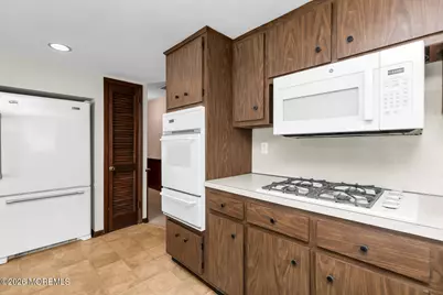 521 Bayview Drive, Toms River Township, NJ 08753 - Photo 12