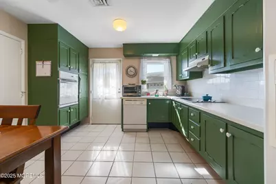 677B New Castle Court, Lakewood, NJ 08701 - Photo 4