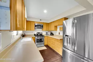 181 Clubhouse Dr, Middletown, NJ 07748 - Photo 8