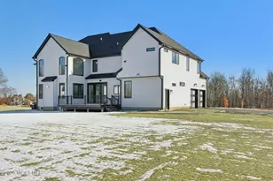 8 Hague Rd, Freehold, NJ 07728 - Photo 4