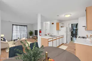 25 Des Moines Ct, Tinton Falls, NJ 07712 - Photo 12