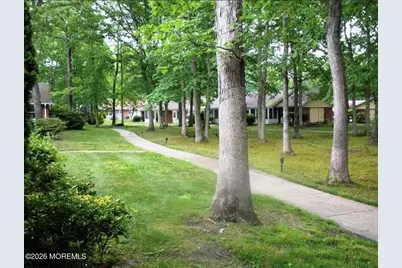 37D Cambridge Court, Lakewood, NJ 08701 - Photo 2