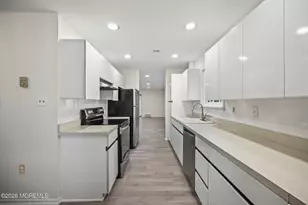 143 Cross Slope Ct, Manalapan Township, NJ 07726 - Photo 4