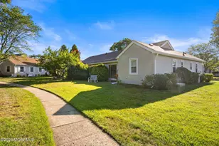 82 Parkway Dr, Freehold, NJ 07728 - Photo 4