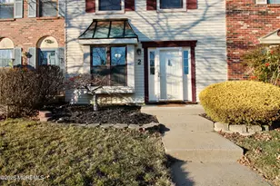 52 Claridge Ct, Freehold, NJ 07728 - Photo 4