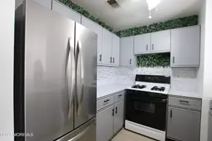 9 Crop Ct, Tinton Falls, NJ 07753 - Photo 4