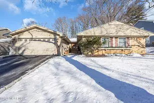 17 Idlebrook Ln, Aberdeen Township, NJ 07747 - Photo 4