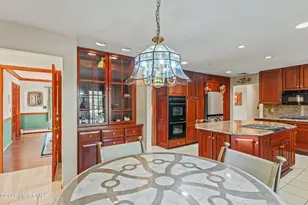 305 Woodview Ct, Toms River Township, NJ 08755 - Photo 16