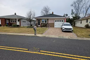 293 N Barbados Dr N, Toms River Township, NJ 08757 - Photo 1