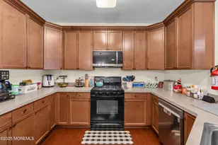 136 Mill Pond Wy, Eatontown, NJ 07724 - Photo 8