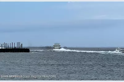 23 E Manor Sq Square, Highlands, NJ 07732 - Photo 24