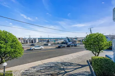 23 E Manor Sq Square, Highlands, NJ 07732 - Photo 6