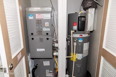 19 Avenue A, Hazlet Township, NJ 07734 - Photo 10