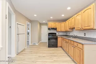 78 Liberty Pl, Hazlet Township, NJ 07734 - Photo 8