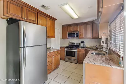 172 Williamsburg Lane, Lakewood, NJ 08701 - Photo 6