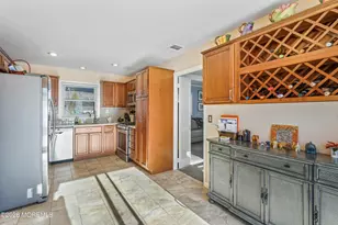 22 Forman Ln, Manalapan Township, NJ 07726 - Photo 6