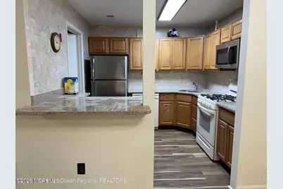 12-7 Phoenix Court, Freehold, NJ 07728 - Photo 4