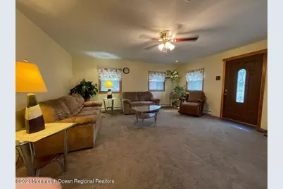 39 Lincoln Court, Keansburg, NJ 07734 - Photo 2