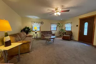 39 Lincoln Ct, Keansburg, NJ 07734 - Photo 2