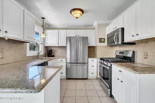 21 Cliffwood Dr, Neptune Township, NJ 07753 - Photo 6