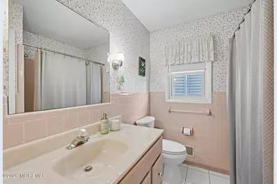 813 W Laurel Avenue, Point Pleasant Beach, NJ 08742 - Photo 10