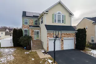 10 Hemingway Ln, Columbus, NJ 08022 - Photo 2