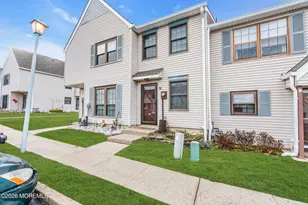 37 Queens Way, Englishtown, NJ 07726 - Photo 4