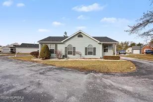 32 Carnaby Close, Freehold, NJ 07728 - Photo 2