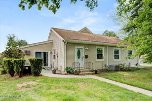 139 Wein Market, Freehold, NJ 07728 - Photo 2