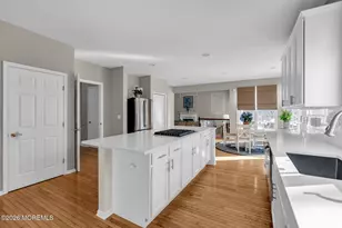 102 Blue Jay Ct, Manalapan Township, NJ 07726 - Photo 6