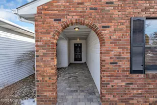 51 Lakeview Dr, Marlboro Township, NJ 07746 - Photo 2