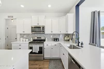 202 Ashburn Avenue, Manahawkin, NJ 08050 - Photo 16