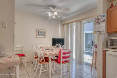 95 Farnworth Close, Freehold, NJ 07728 - Photo 8