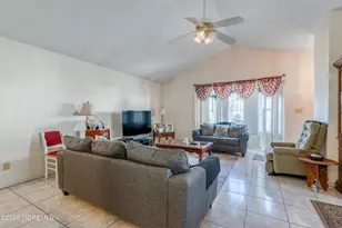 95 Farnworth Close, Freehold, NJ 07728 - Photo 4