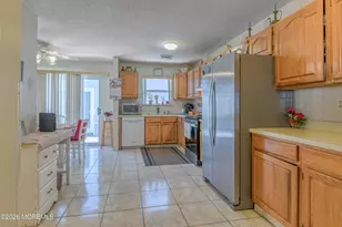 95 Farnworth Close, Freehold, NJ 07728 - Photo 6