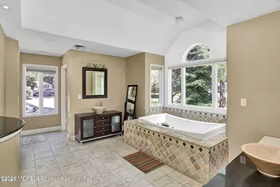 10 Syngle Way, Morganville, NJ 07751 - Photo 16