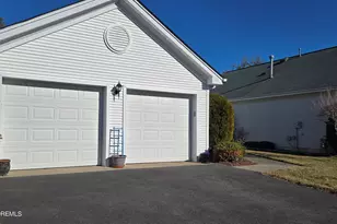 33 Greenways Ln, Lakewood, NJ 08701 - Photo 8