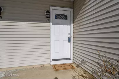 17 Inwood Terrace, Freehold, NJ 07728 - Photo 2
