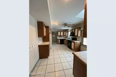 28 Fayette Lane, Aberdeen Township, NJ 07747 - Photo 2