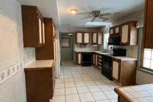 28 Fayette Ln, Aberdeen Township, NJ 07747 - Photo 2