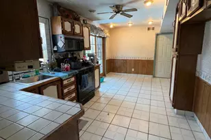 28 Fayette Ln, Aberdeen Township, NJ 07747 - Photo 4