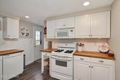 49 Helen Avenue, Freehold, NJ 07728 - Photo 6
