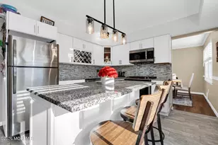 18 Charles Dr, Tinton Falls, NJ 07753 - Photo 4