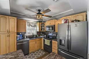 8 Malsbury Ln, Cream Ridge, NJ 08514 - Photo 4