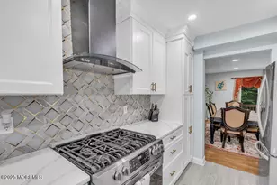 28 Hawthorn Dr, Edison, NJ 08820 - Photo 2