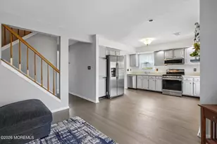 107 Lloyd Ct, East Brunswick Township, NJ 08816 - Photo 6