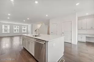 46 Mariveles Wy, Tinton Falls, NJ 07724 - Photo 6